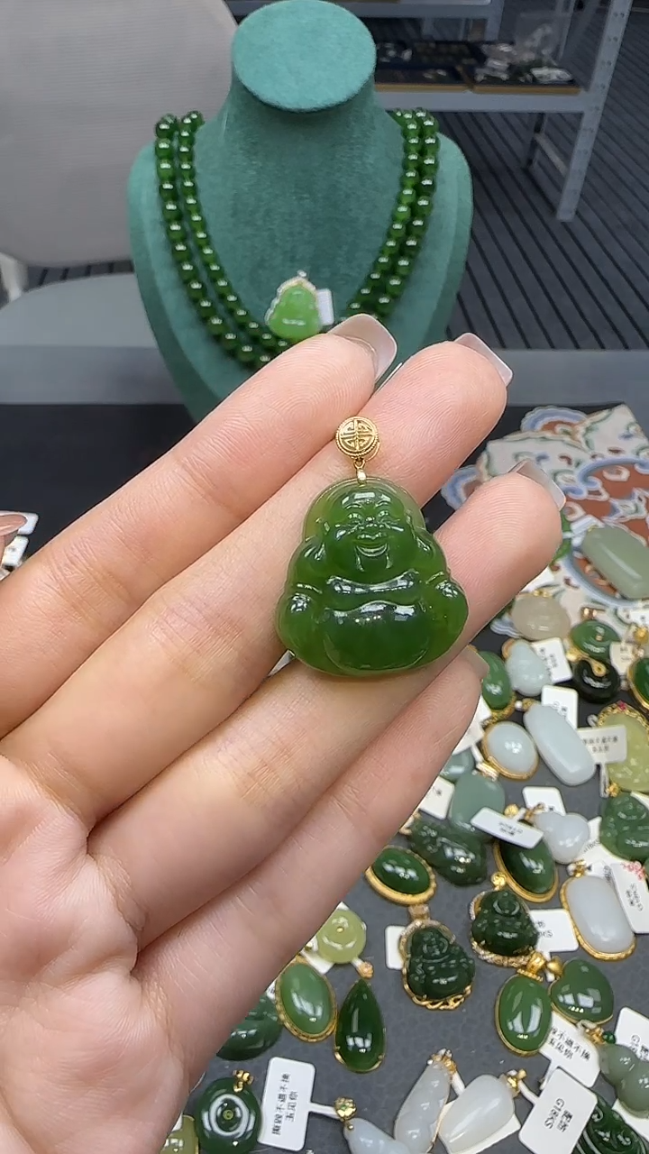 18K金镶嵌和田玉挂件1
