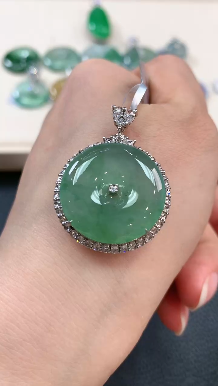 【闪购商品】翡翠吊坠(不含链)18K金镶嵌b207不退换