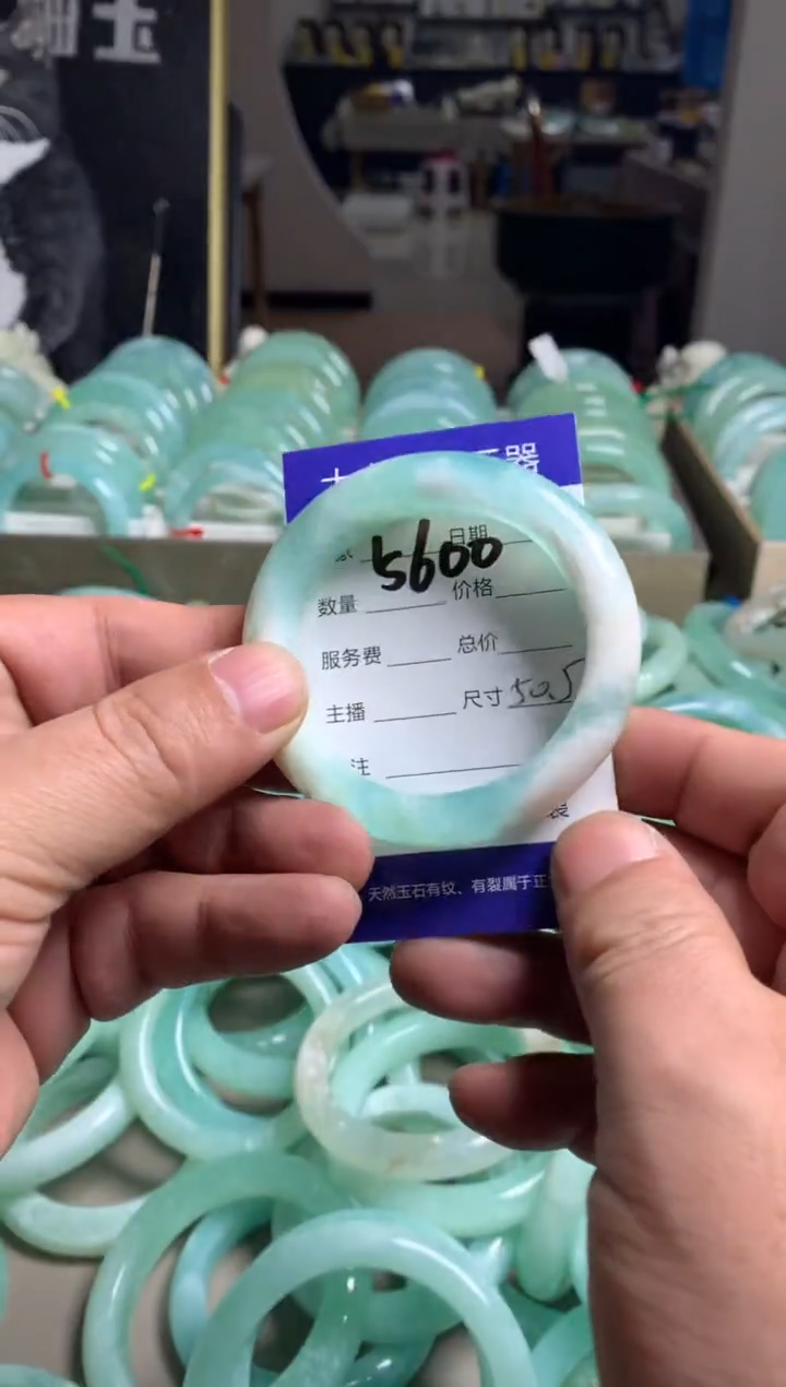 【闪购商品】蛇纹石玉手镯未镶嵌5600