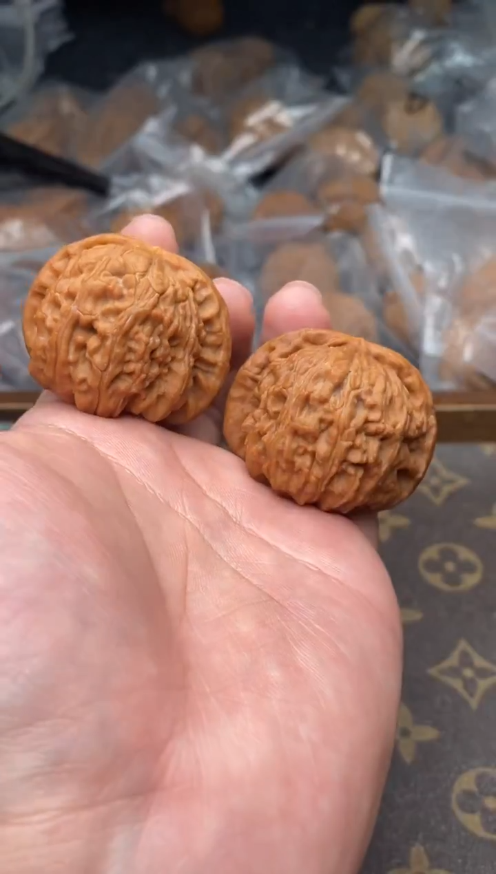 【闪购商品】文玩核桃把件G46号42尺白狮子