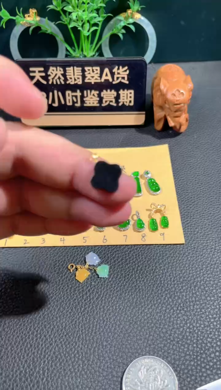 颈饰18K金镶嵌翡翠翡翠