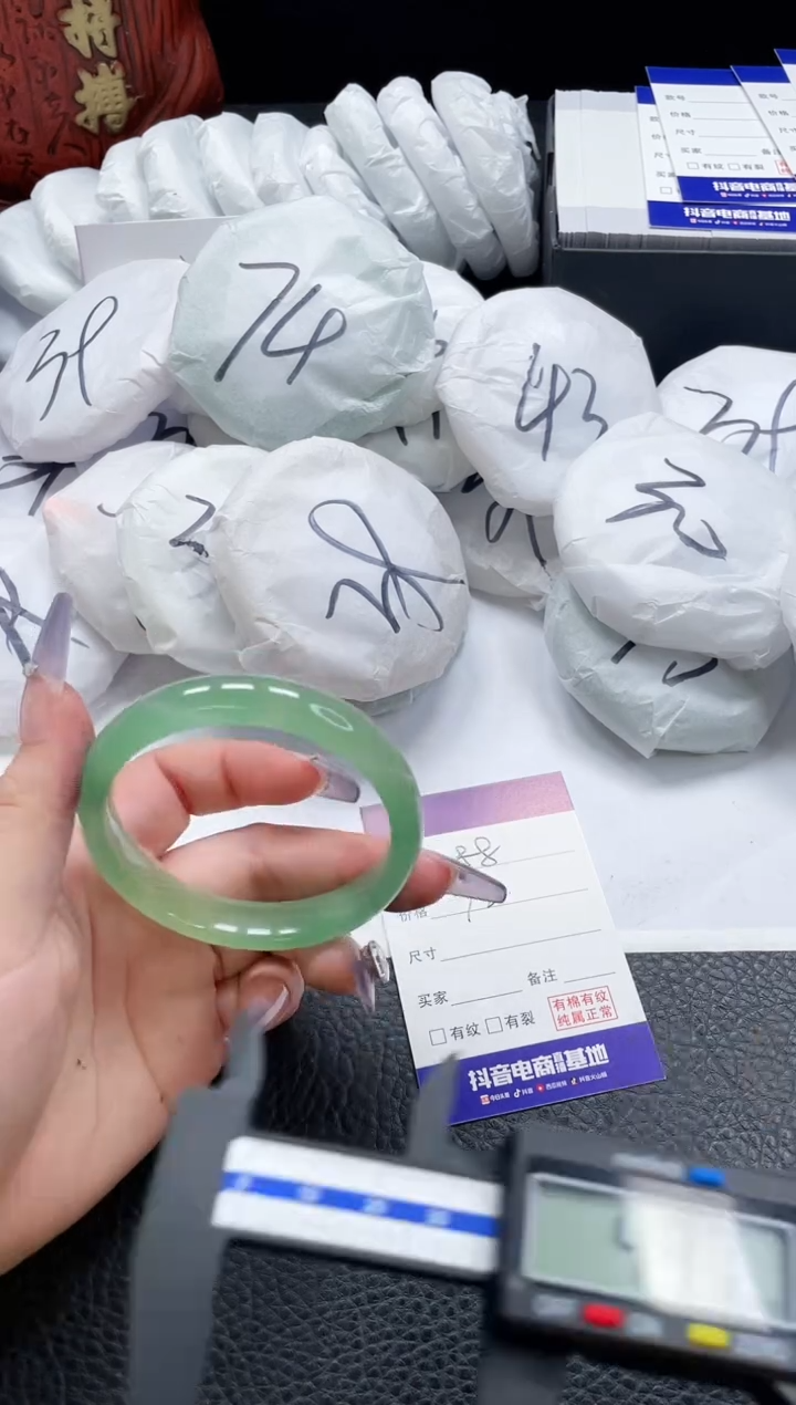 【闪购商品】石英质玉手镯未镶嵌388-57