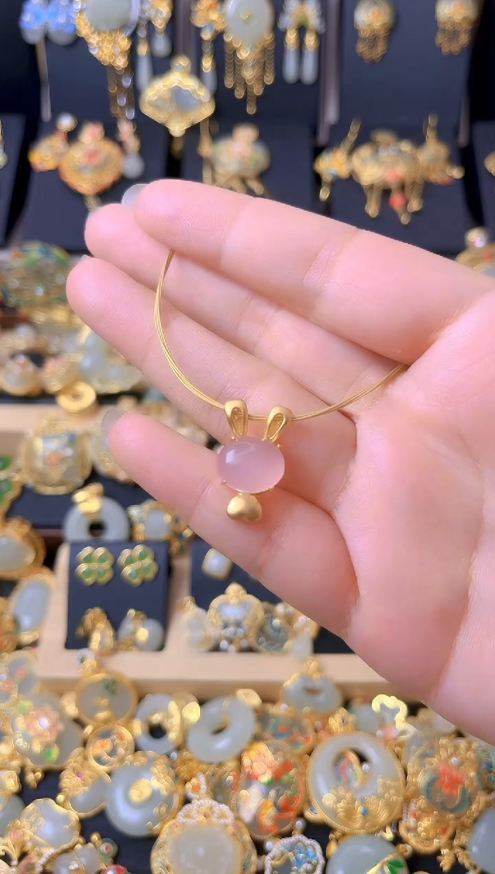 合金颈饰玛瑙/玉髓小兔子吊坠
