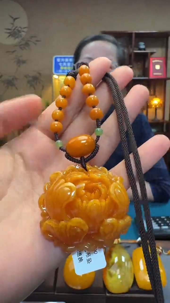 琥珀吊坠(不含链)未镶嵌天然保真蜜蜡牡丹花套装（送绳子）