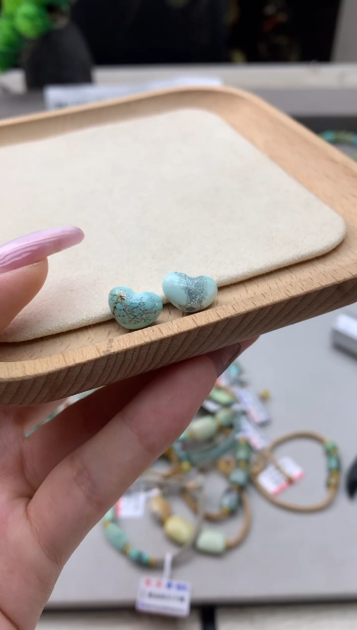 绿松石未镶嵌雕刻一对Q150