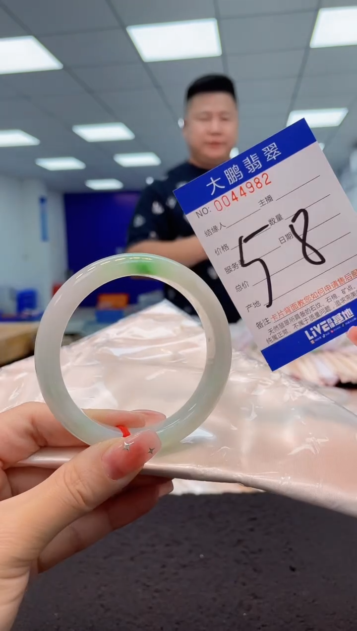 【闪购商品】翡翠手镯未镶嵌AAAAAAAAAA