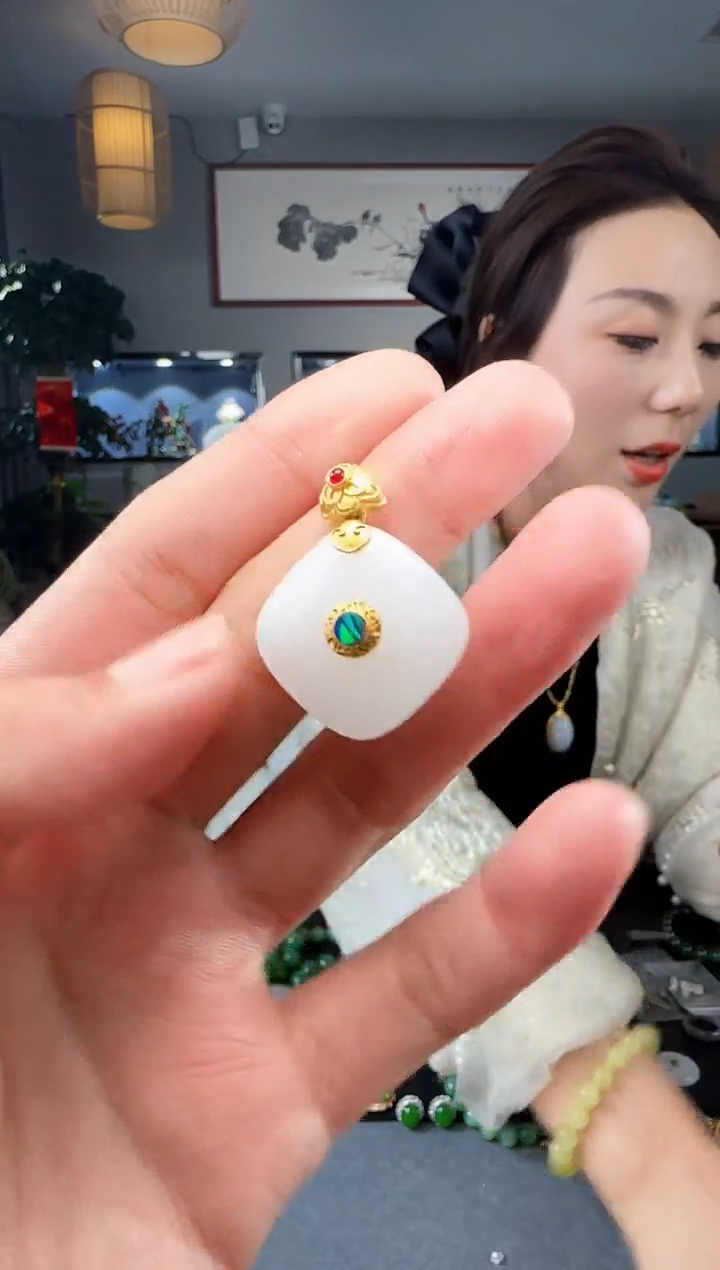 【闪购商品】和田玉吊坠(不含链)18K金镶嵌1