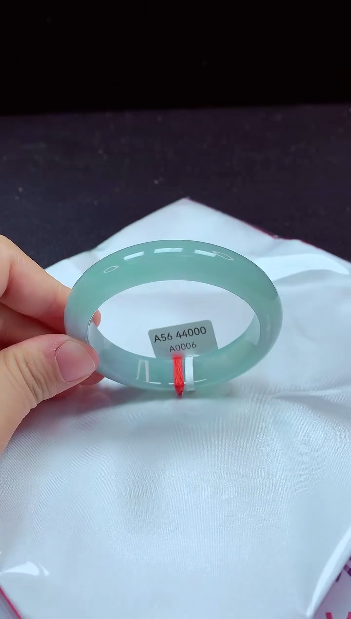 【闪购商品】翡翠手镯未镶嵌镯子56+