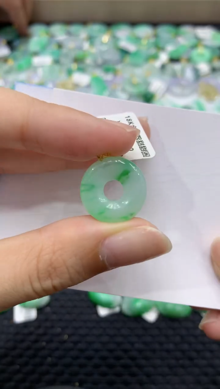 颈饰18K金镶嵌翡翠天然缅甸翡翠A货