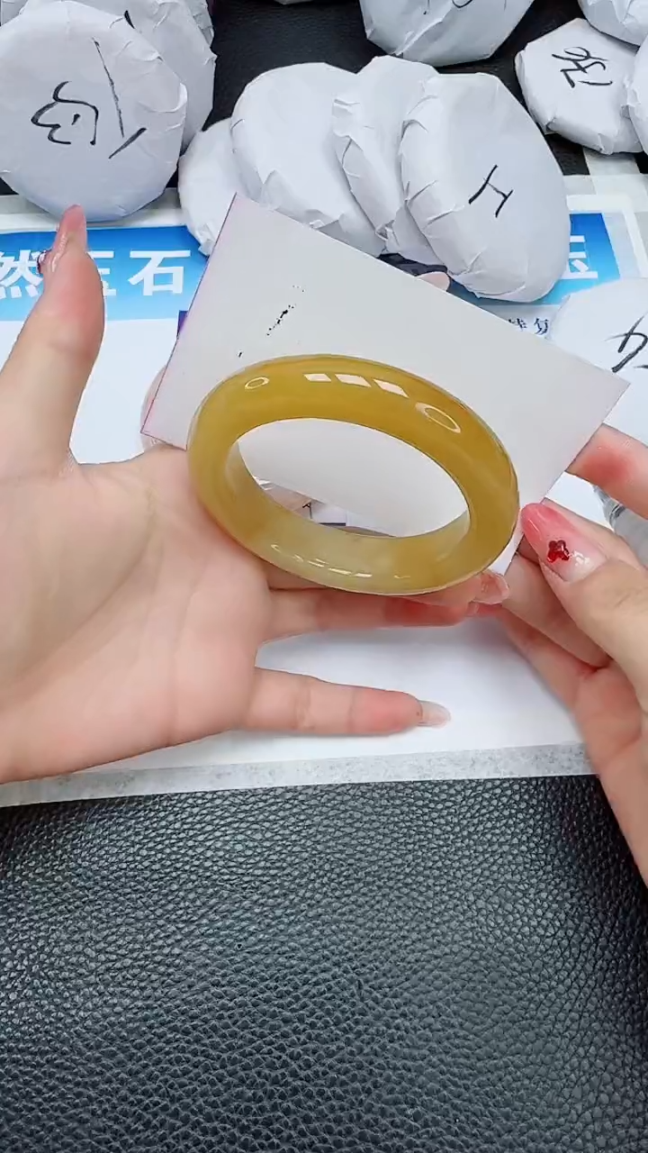 【闪购商品】石英质玉手镯未镶嵌187