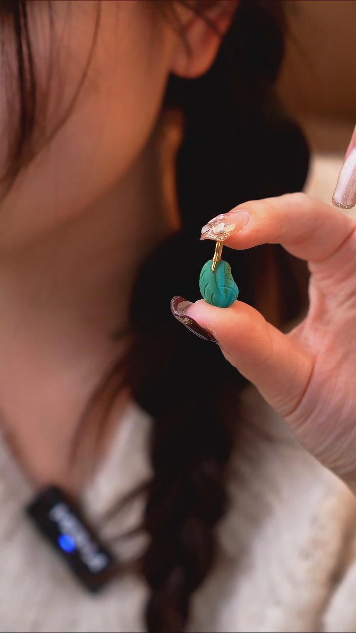 18K金镶嵌绿松石设计蒙*其羽毛