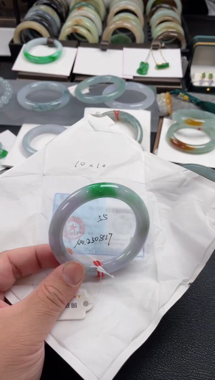 【闪购商品】翡翠手镯未镶嵌55圆条