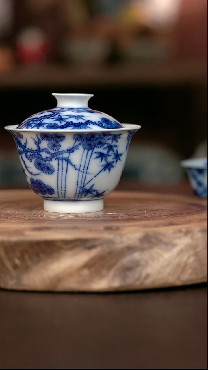 手绘微瑕 高温现代瓷 气窑  超薄胎  松竹梅元宝120C