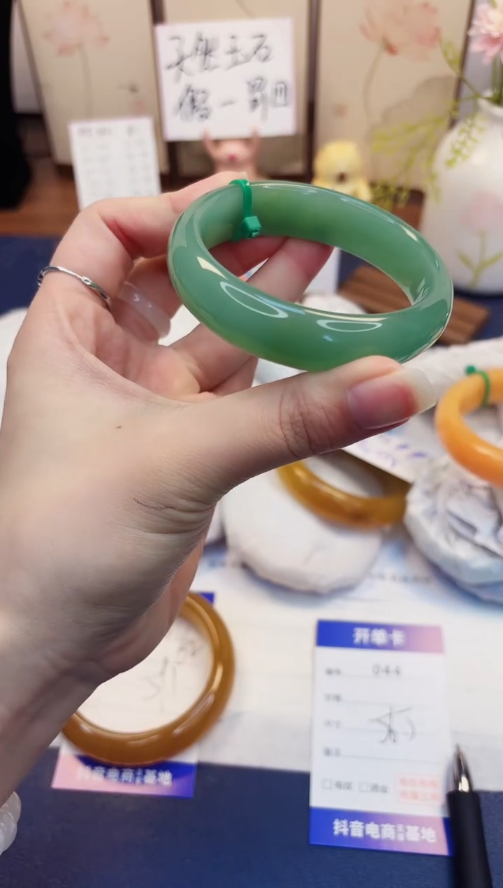 【闪购商品】石英质玉手镯未镶嵌44-东陵玉-圈口56