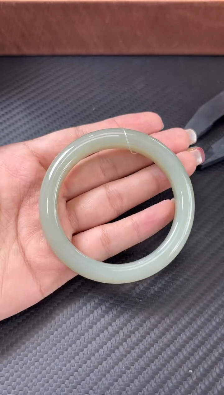 未镶嵌手镯和田玉且末微色差近矿52+jh