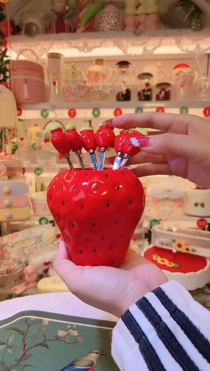 红色草莓水果叉——手工制作品质好！