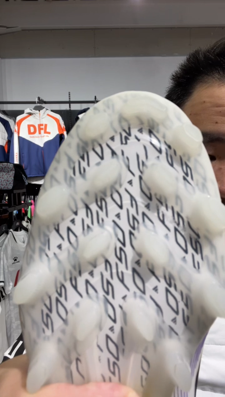 L*E颜色白色 价格699