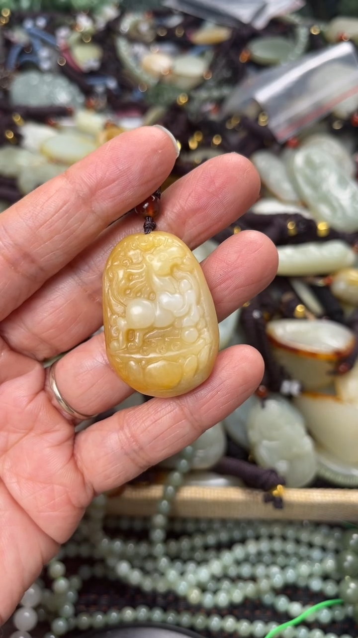 【闪购商品】和田玉颈饰未镶嵌多样性发货没有证书拍一发一有瑕