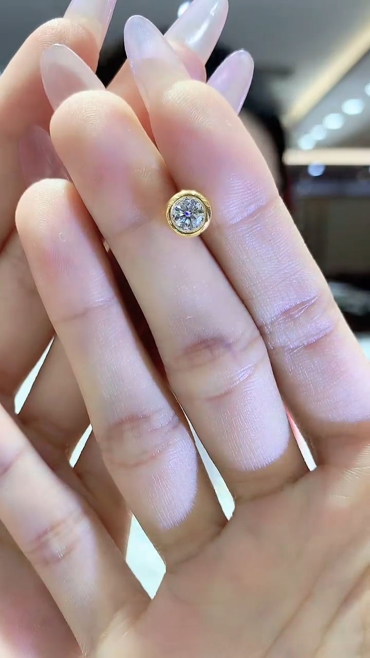 【闪购商品】合成碳硅石（莫桑石）耳饰18K金镶嵌耳饰一对