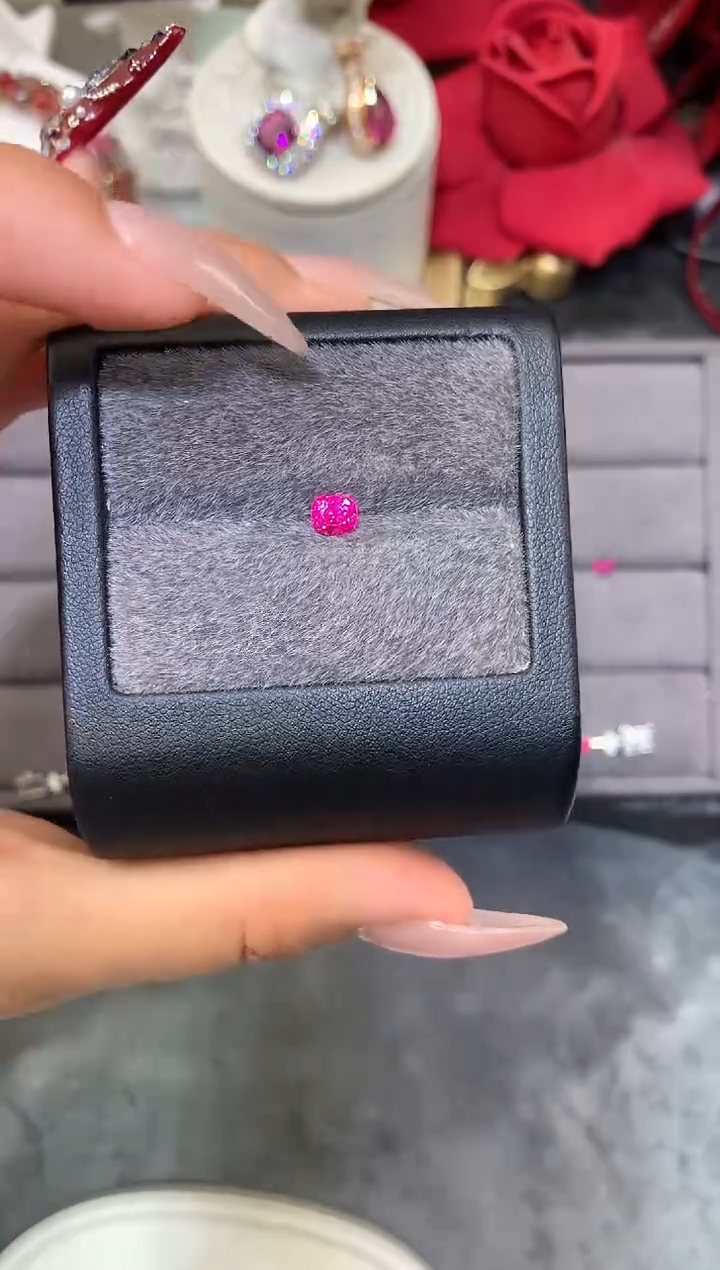 未镶嵌裸石定制尖晶石s****r枕型  绝地武士 0.76ct