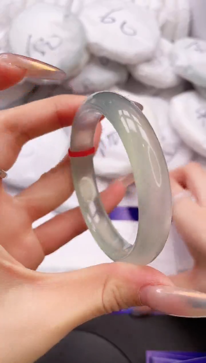 【闪购商品】石英质玉手镯未镶嵌31K90-55