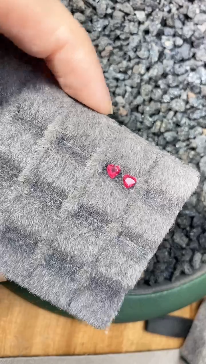 裸石未镶嵌红宝石莫桑比克鸽血红配对/0.5ct