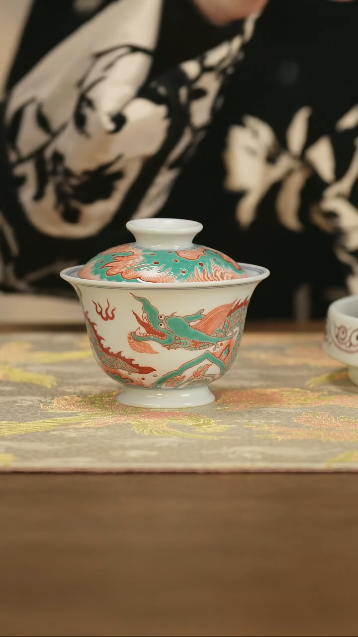 【闪购商品】景德镇手工红绿彩龙纹盖碗