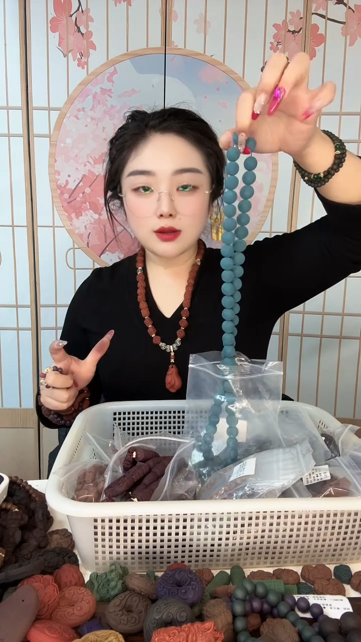 泥塑龙涎香脖挂设计