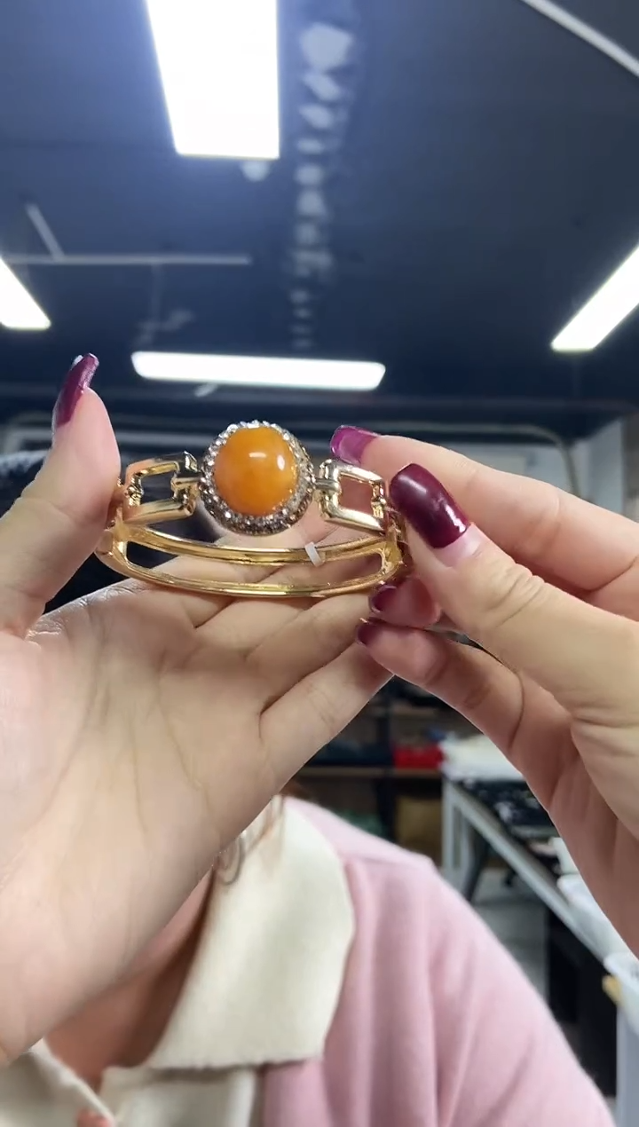 【闪购商品】蜜蜡裸石未镶嵌多样性发其一颜色微差