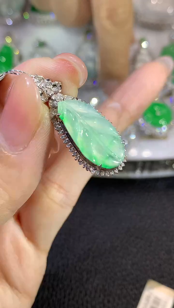 吊坠(不含链)18K金镶嵌翡翠C18