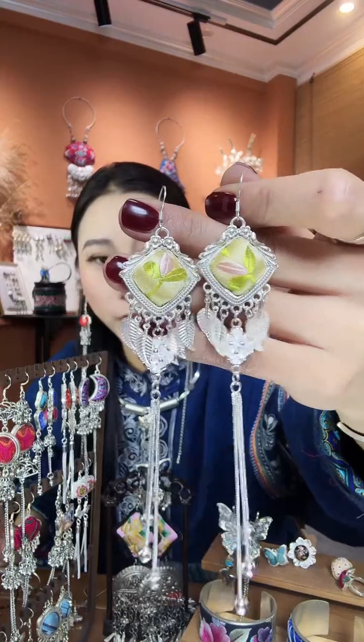 【闪购商品】刺绣纯手工民族风耳环