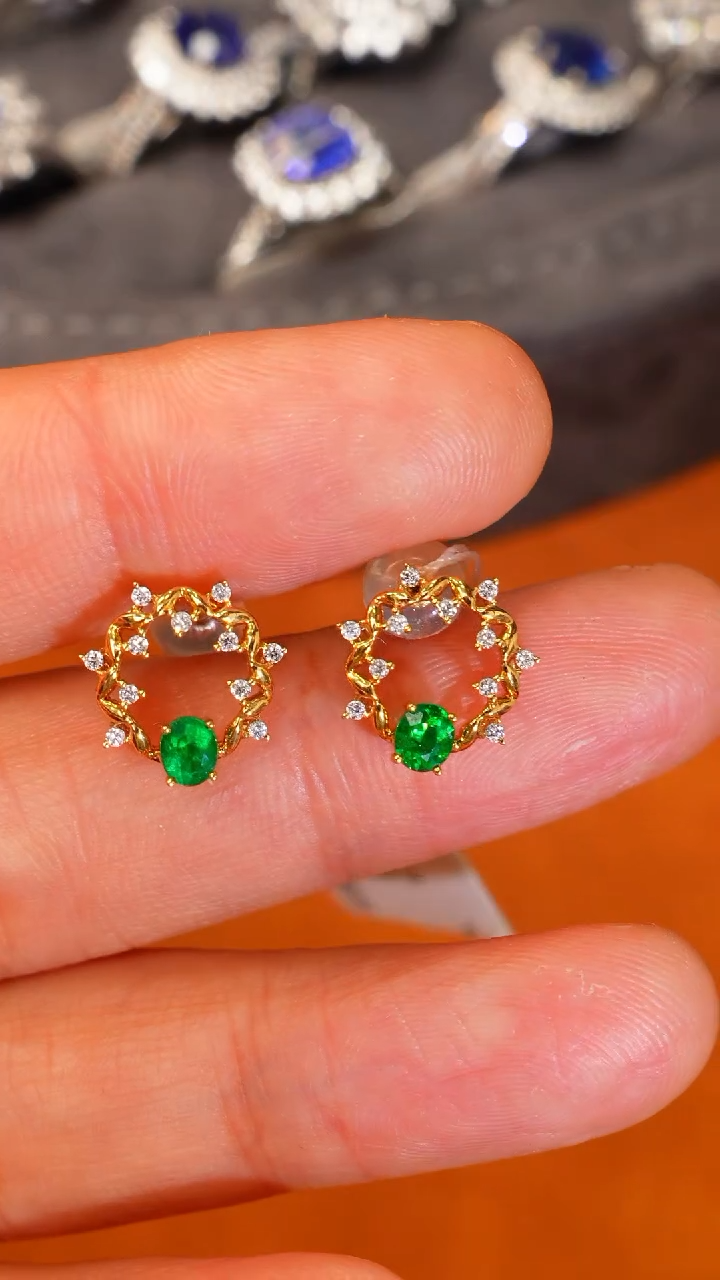 【闪购商品】祖母绿耳钉18K金镶嵌.