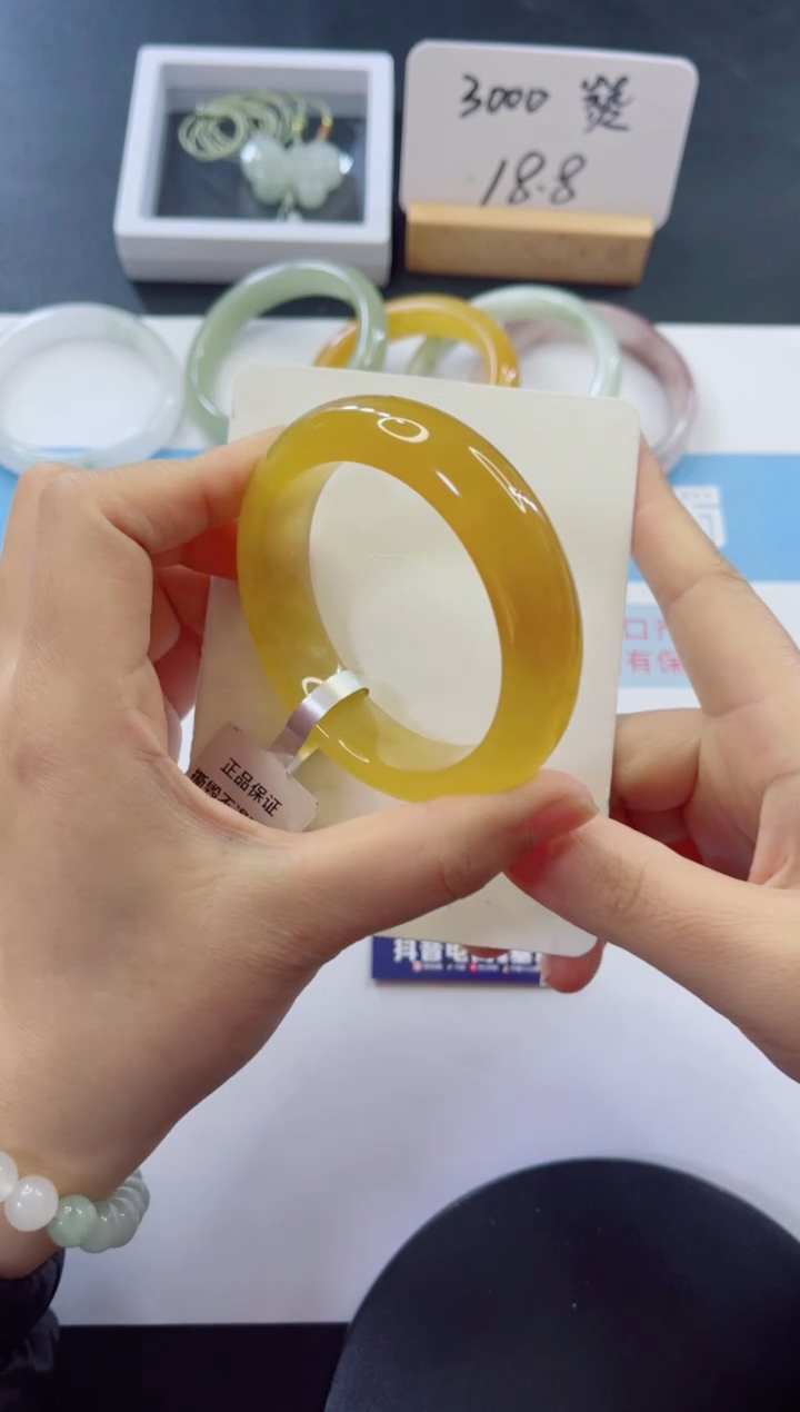 未镶嵌手镯石英质玉 多样性发货A10