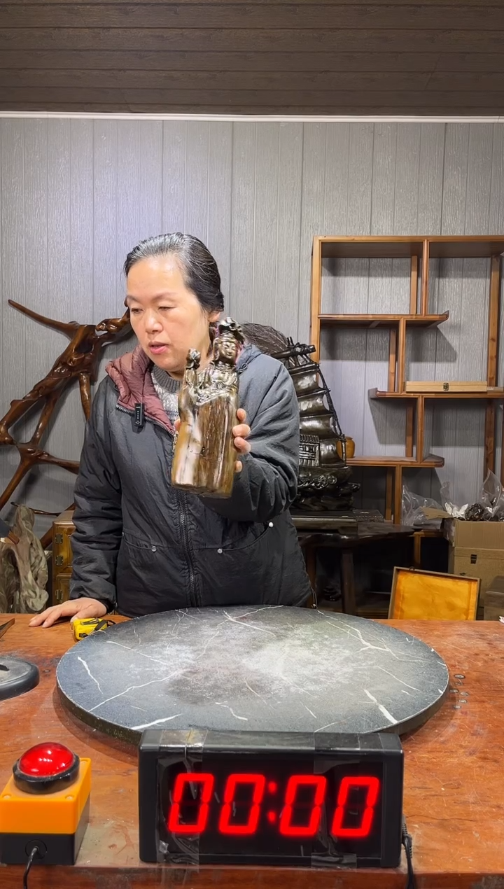 金丝楠∴阴沉木观音摆件