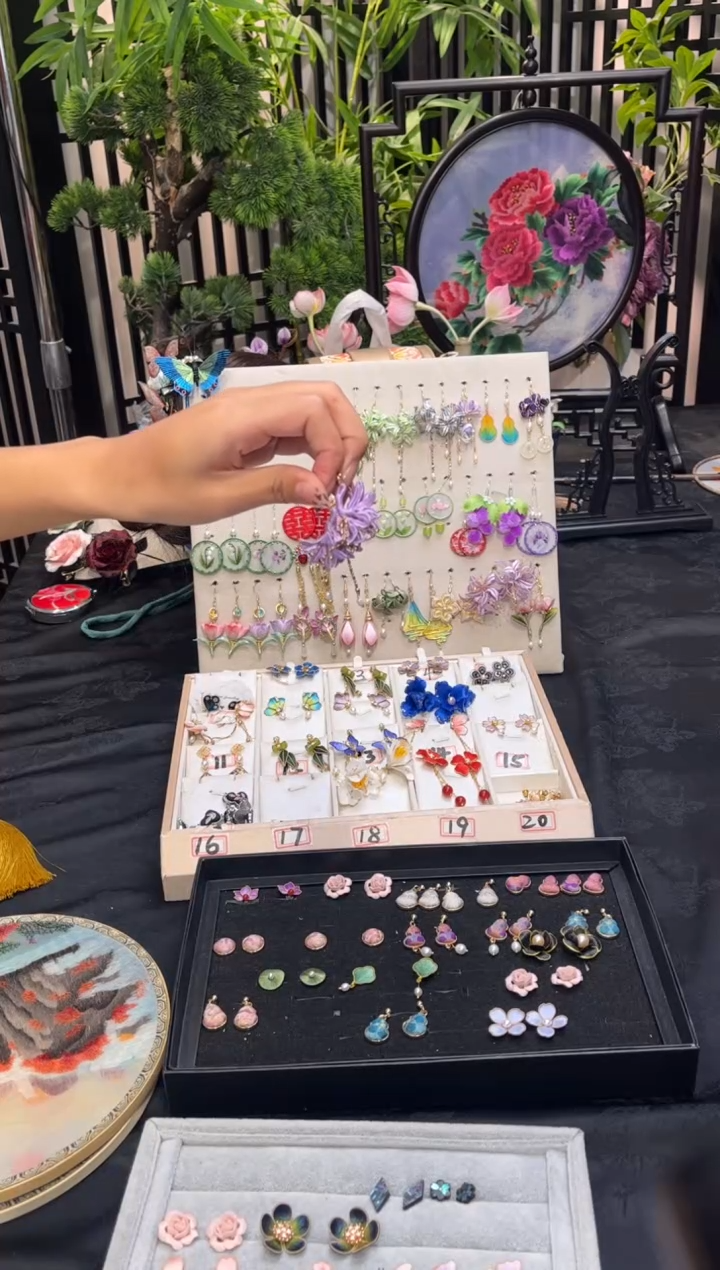 织绣l****n非遗苏绣手工饰品