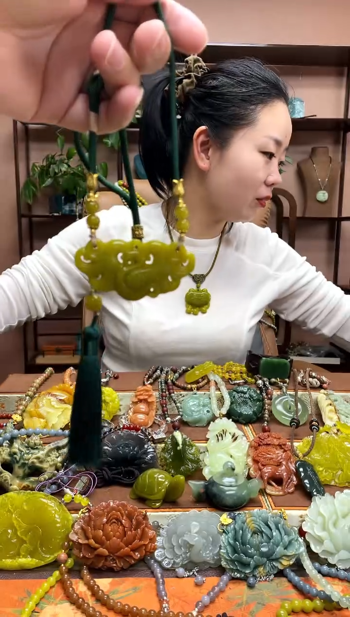 未镶嵌岫玉吊坠多样性发货发其中之一