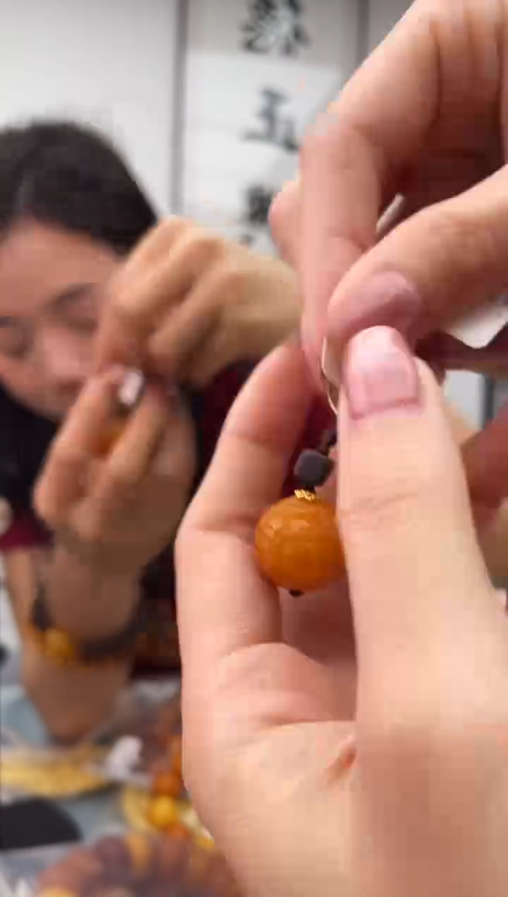 未镶嵌蜜蜡珠宝奇石假一罚十，0.16微瑕多样性发一件