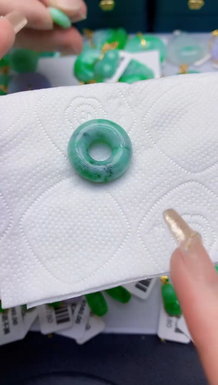 颈饰未镶嵌翡翠缅甸天然翡翠A货