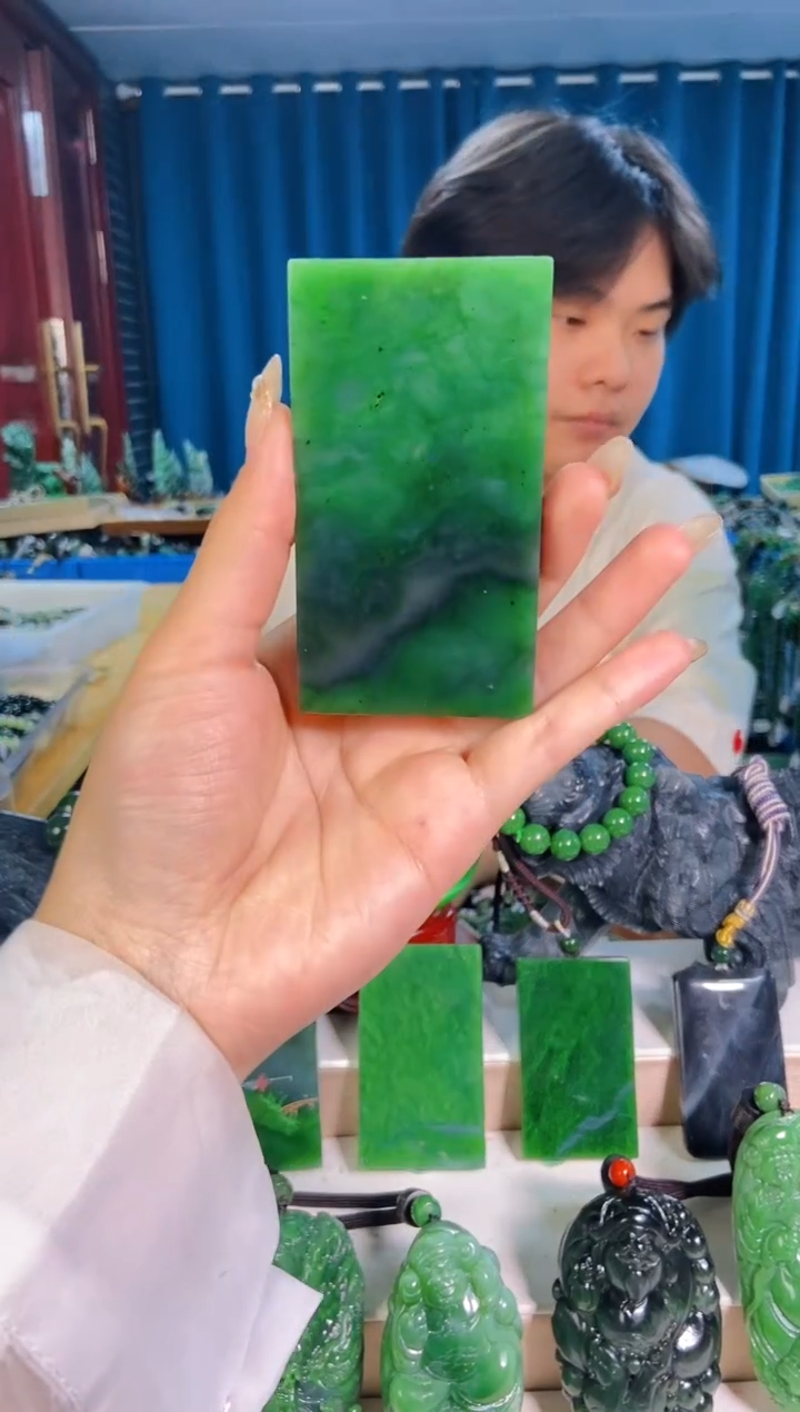 和田玉未镶嵌颈饰1