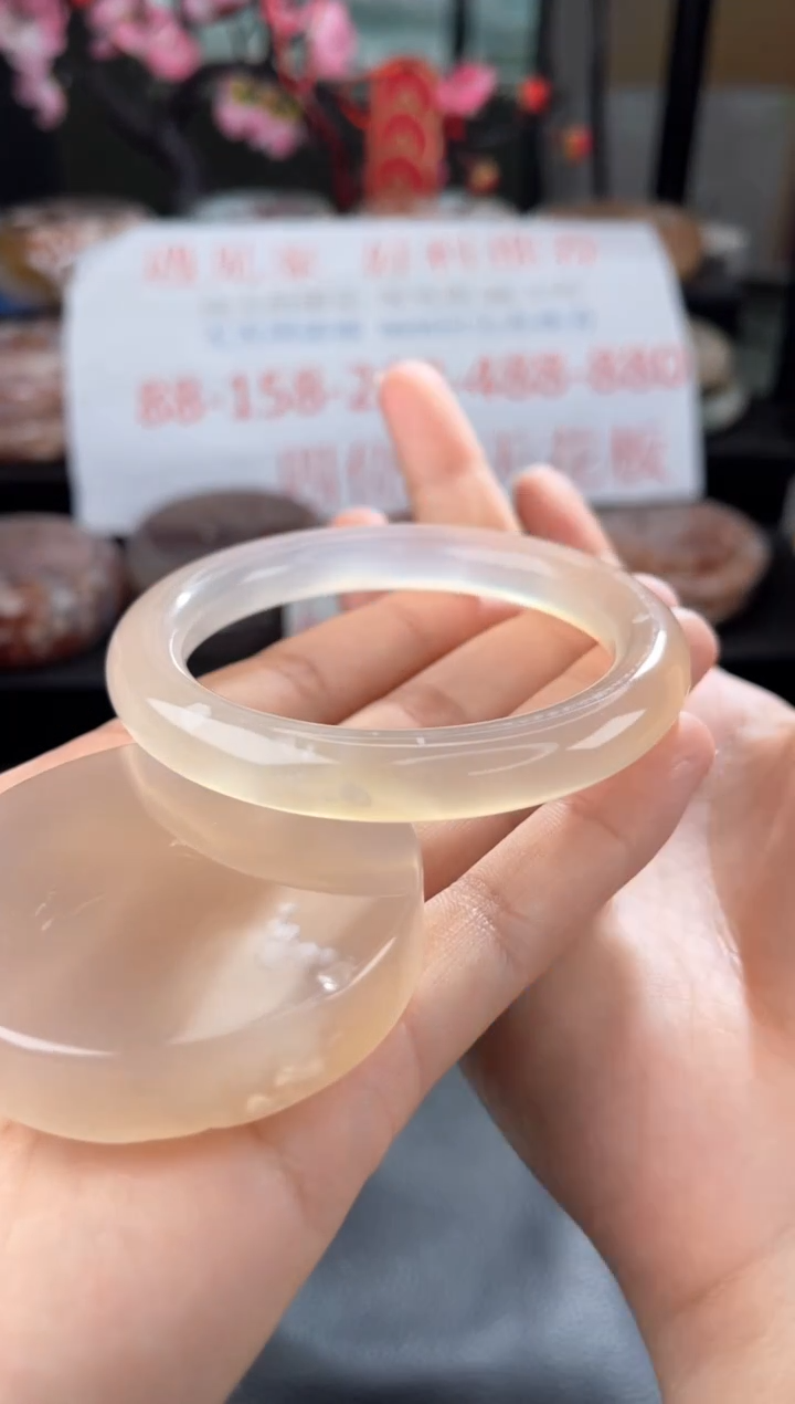 【闪购商品】石英质玉手镯未镶嵌55