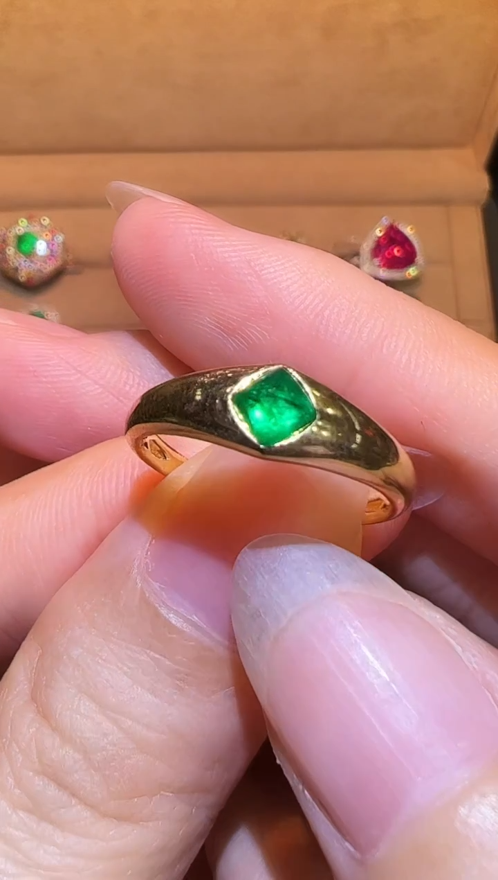 18K金镶嵌戒指祖母绿0.4ct