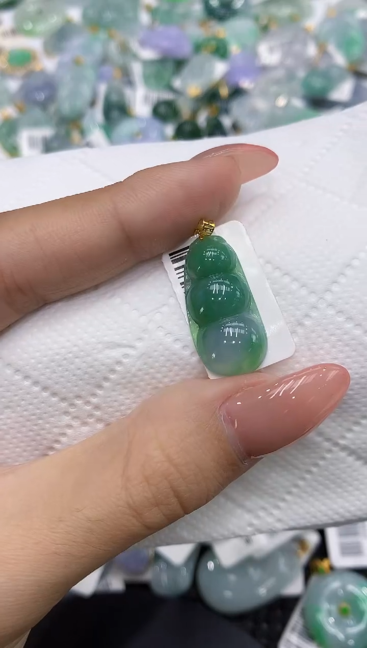 颈饰18K金镶嵌翡翠111111111111