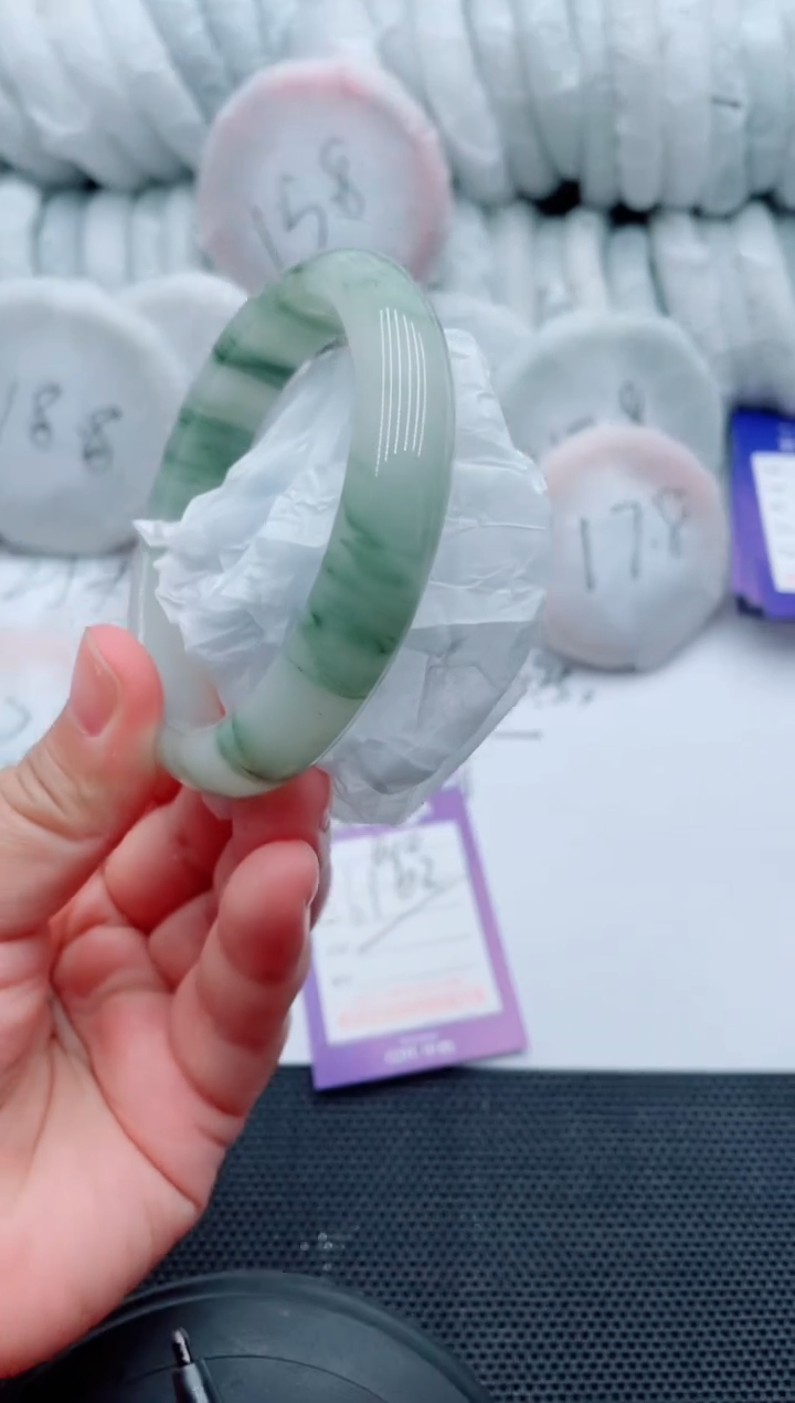 石英质玉手镯未镶嵌B10-62-61