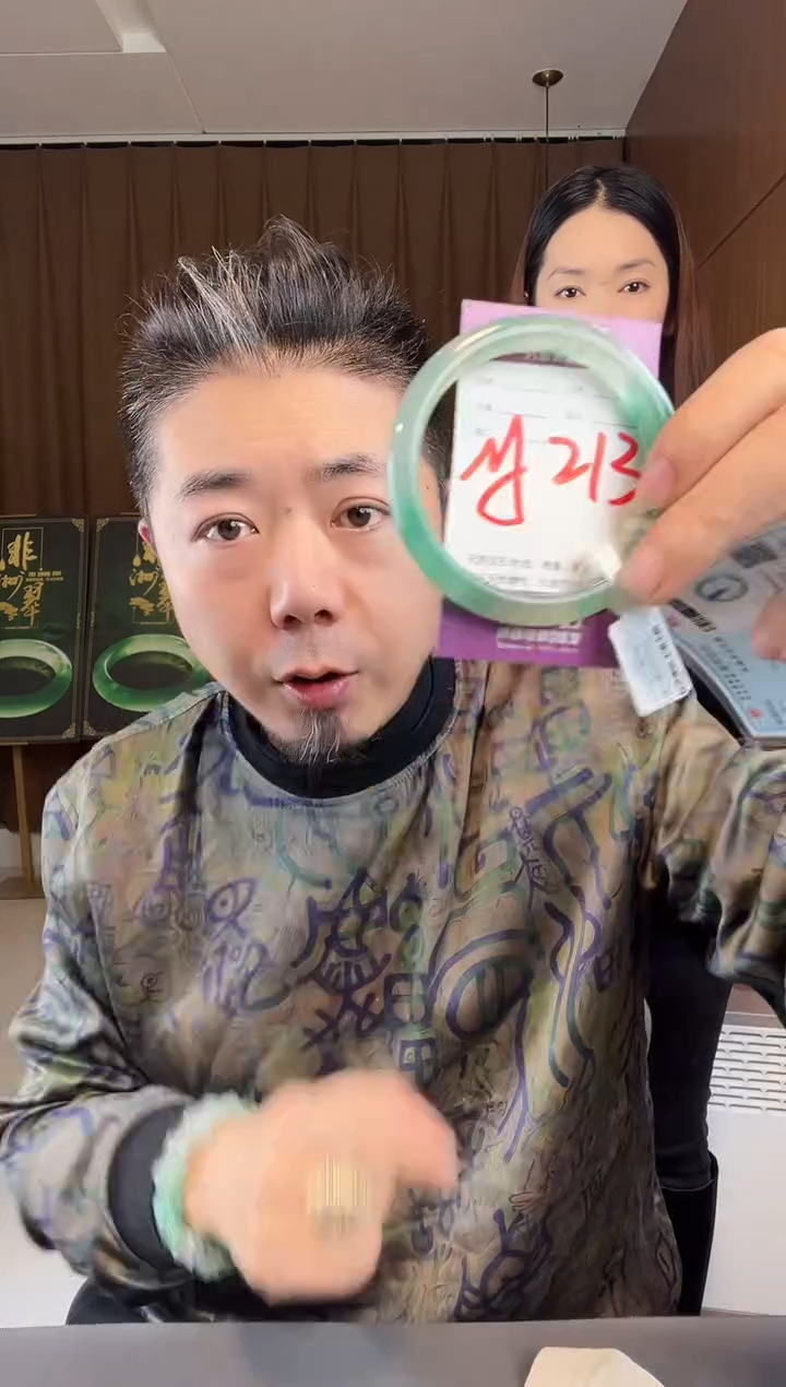 【闪购商品】石英质玉手镯未镶嵌非洲翠