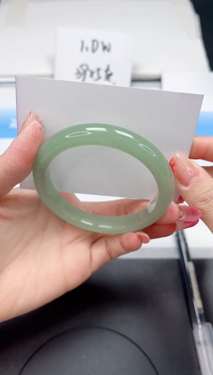 【闪购商品】石英质玉手镯未镶嵌54-60.2