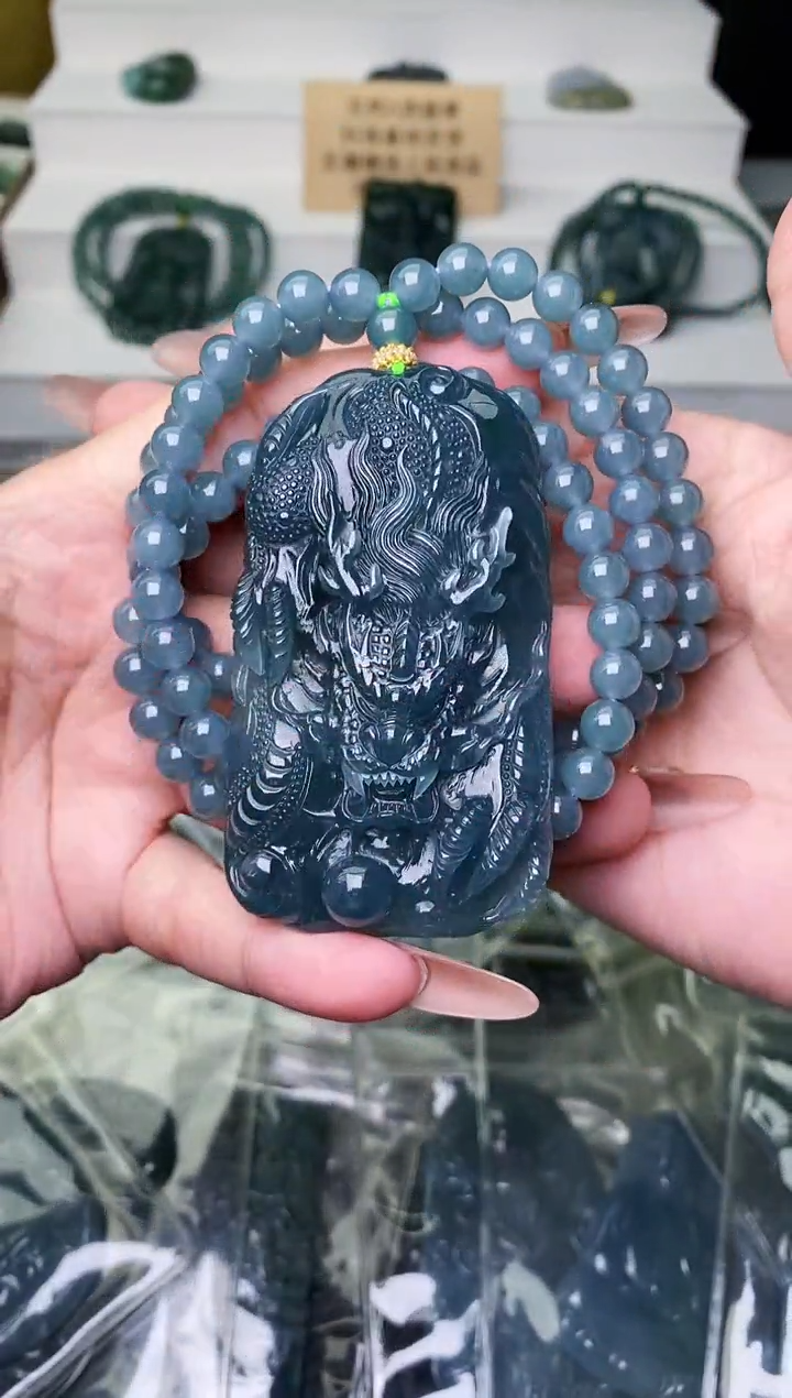 颈饰未镶嵌翡翠 