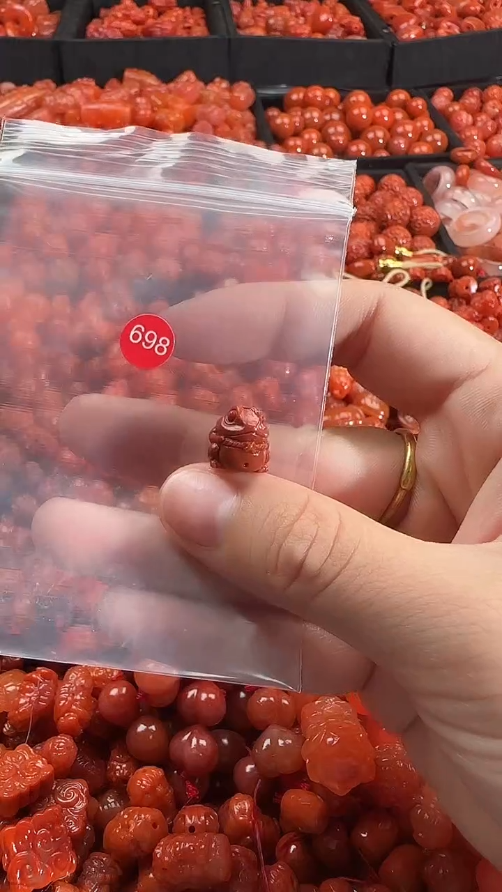 颈饰未镶嵌南红玛瑙1