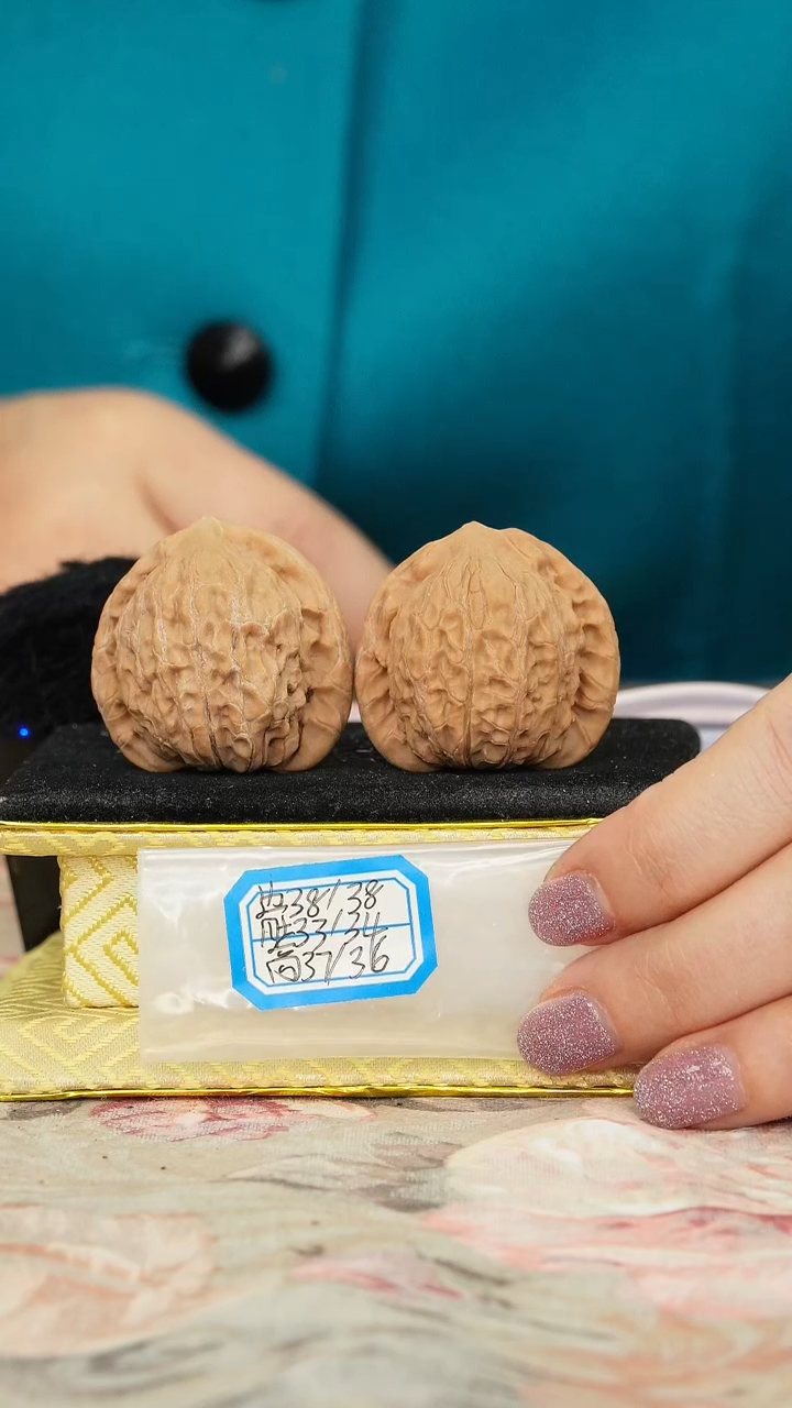 【闪购商品】文玩核桃把件非嫁接将军帽