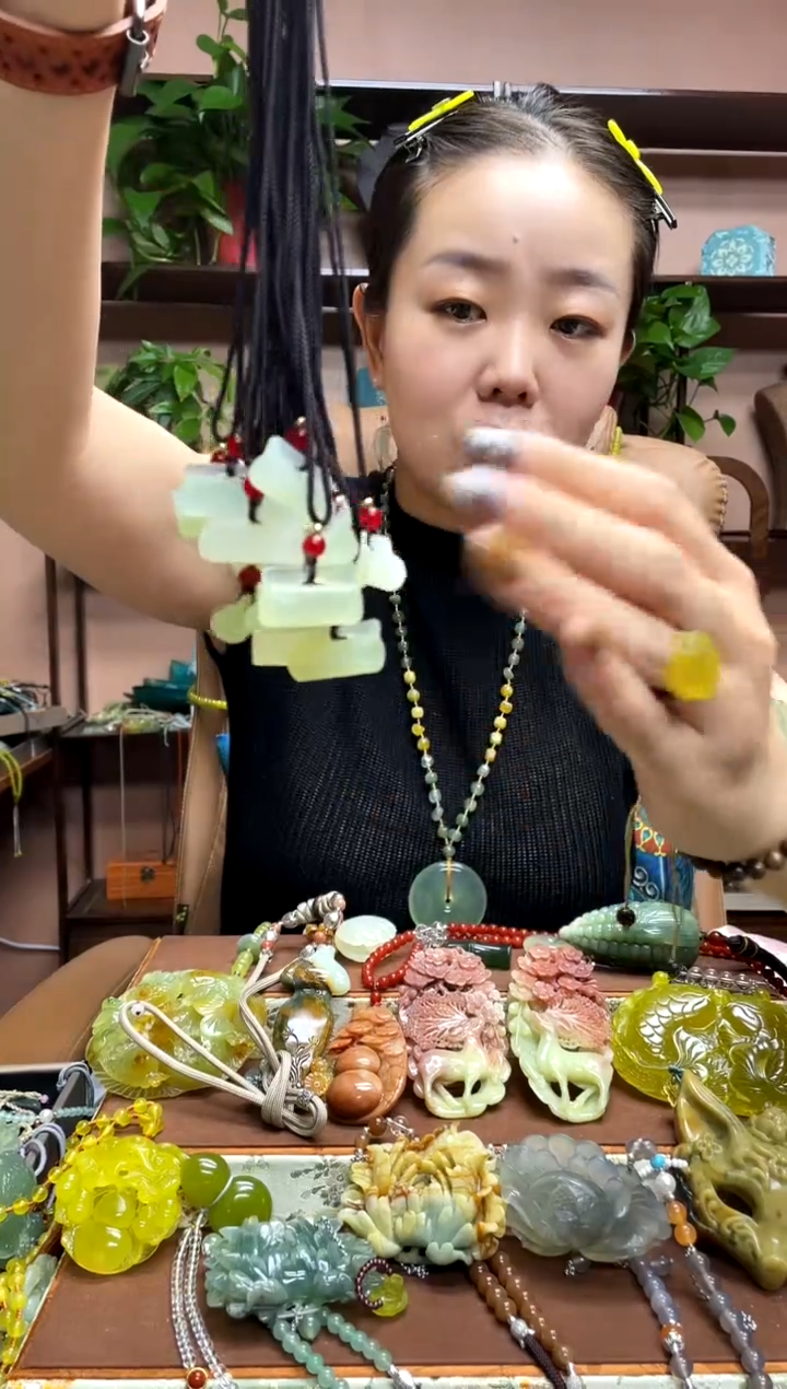 未镶嵌岫玉吊坠多样性发货发其中之一