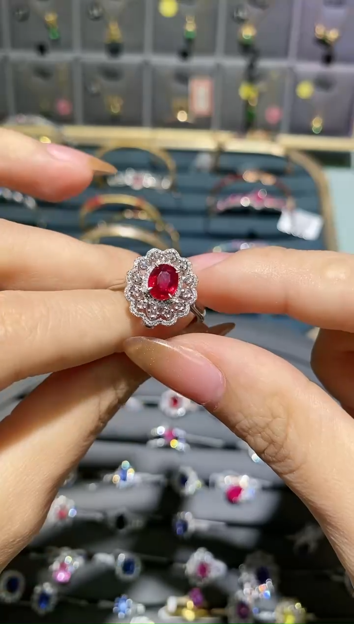 【闪购商品】红宝石戒指18K金镶嵌戒指